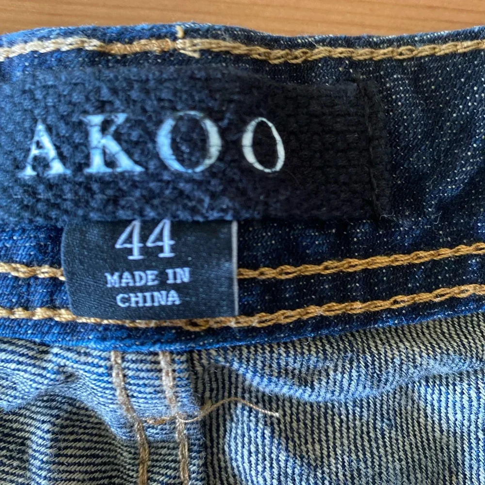 Akoo Straight Leg Relaxed Paint Splatter Distressed Jeans Size 44